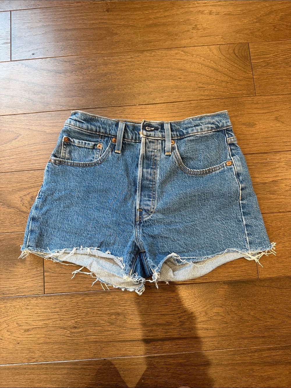 Levi’s 501 Women's Frayed Hem Blue Denim Cutoff Shorts Size 26 - C72-016
